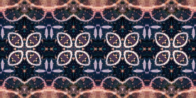 Rukou vyšívané motívy na textílii